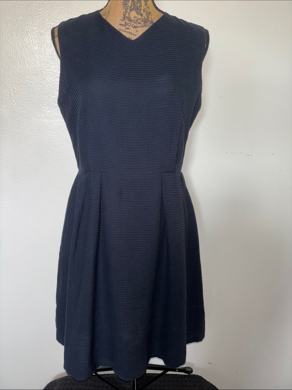 GAP Sz 6 Classic Cotton Sleeveless V-Neck Black Dress with 2 Pockets